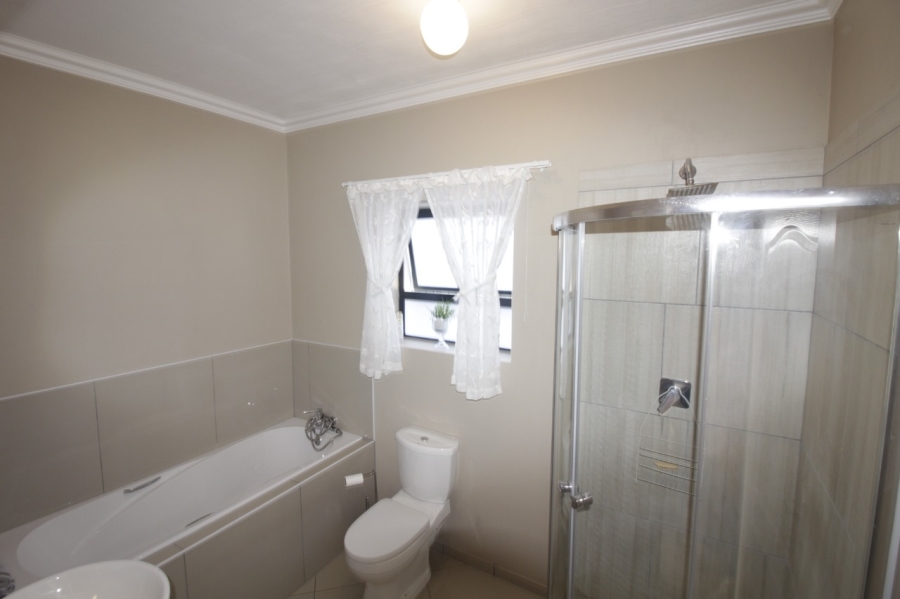 3 Bedroom Property for Sale in Wavecrest Eastern Cape